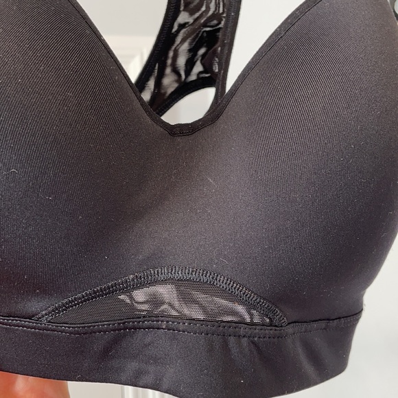 Old Navy black sport bra with mesh detail - Picture 4 of 5